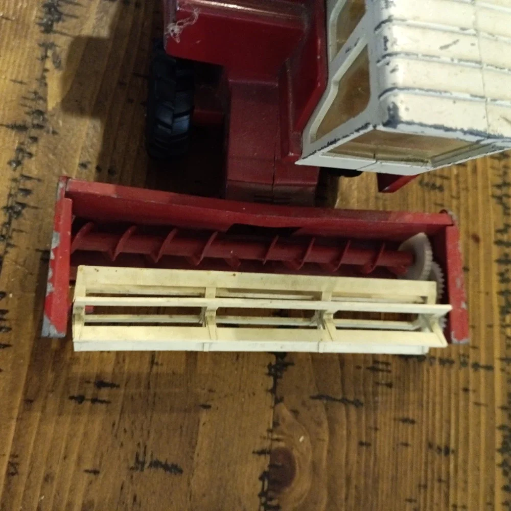Vintage Ertl International Harvester 915 Hydrostatic Combine 1/20 Diecast USA